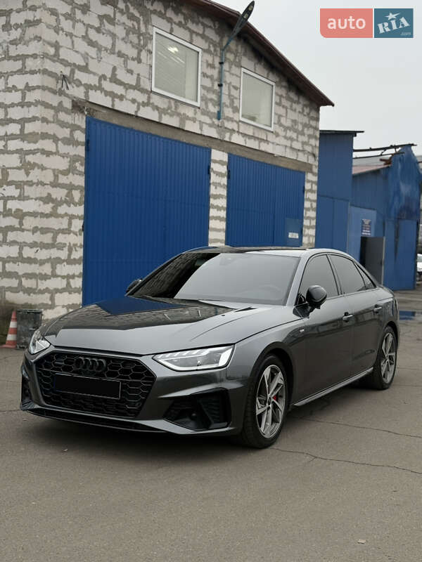 Седан Audi A4 2021 в Киеве