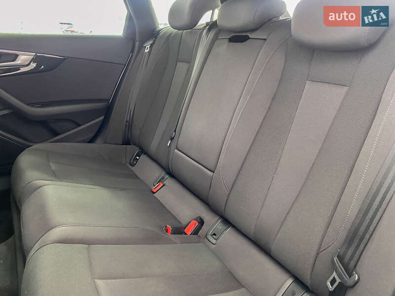Универсал Audi A4 2018 в Львове