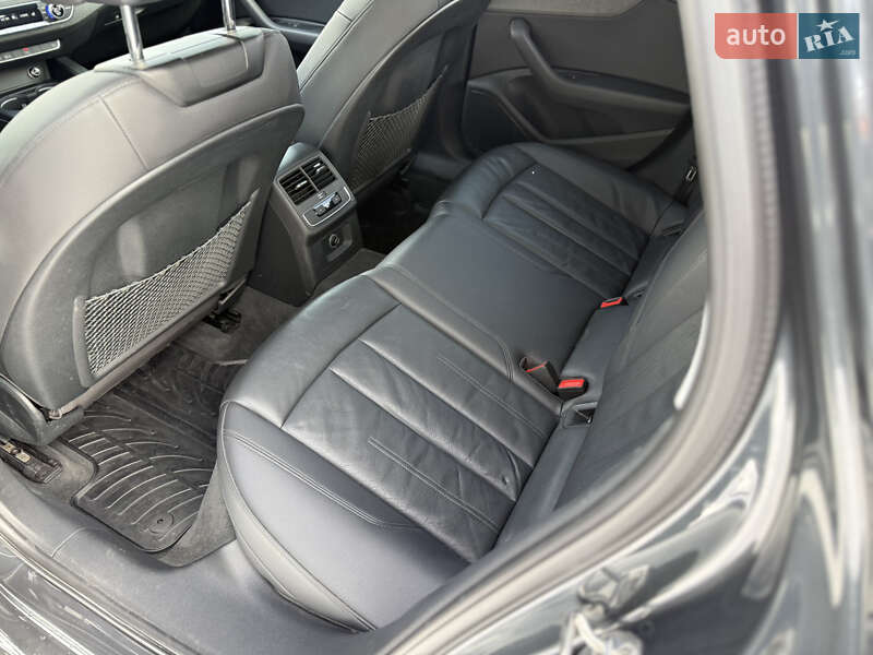 Седан Audi A4 2019 в Львове