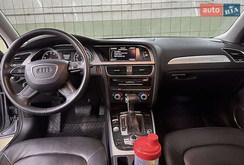 Седан Audi A4 2013 в Львові