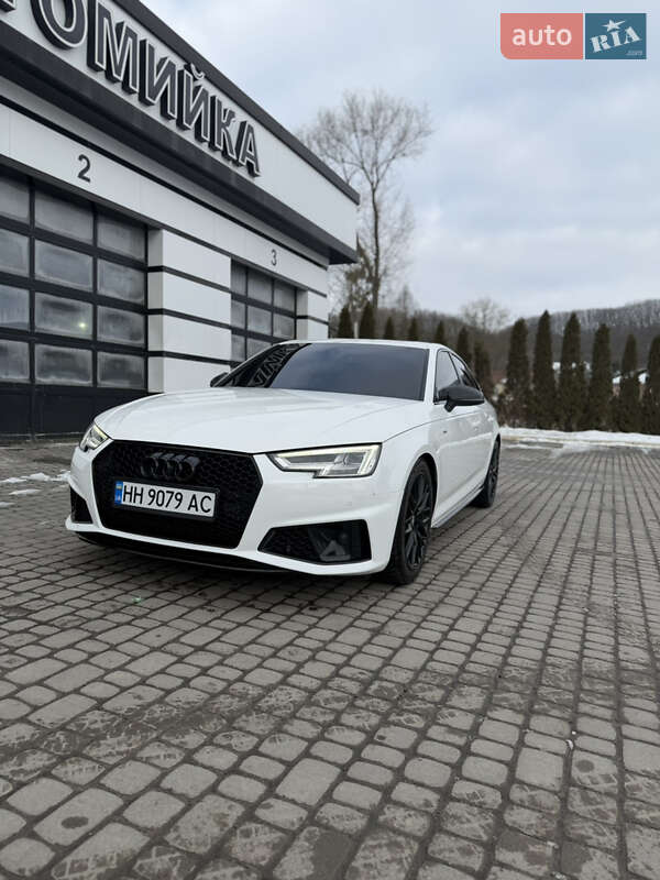 Седан Audi A4 2019 в Львові
