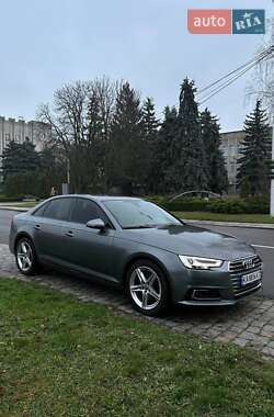 Седан Audi A4 2019 в Кременчуге
