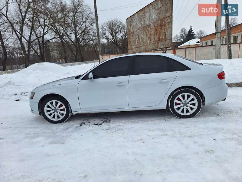 Седан Audi A4 2013 в Коростене
