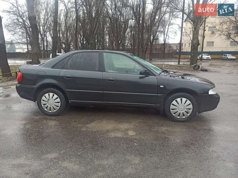 Седан Audi A4 1999 в Запорожье