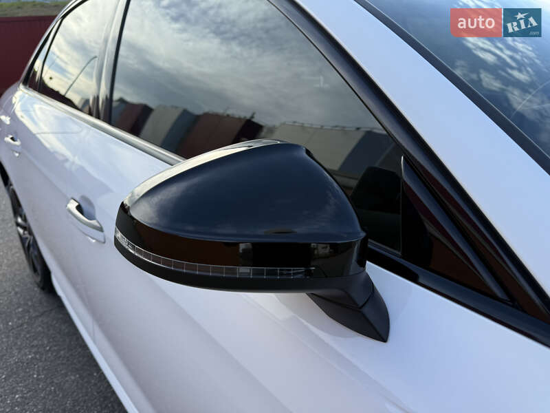 Седан Audi A4 2020 в Киеве