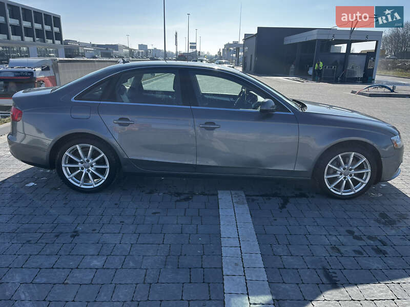 Седан Audi A4 2013 в Львове