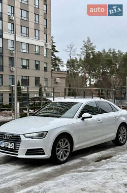 Седан Audi A4 2015 в Киеве