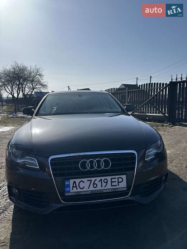 2011 Audi A4, VIN WAUZZZ8K1BA154900:plate — фото 1 (autoria)