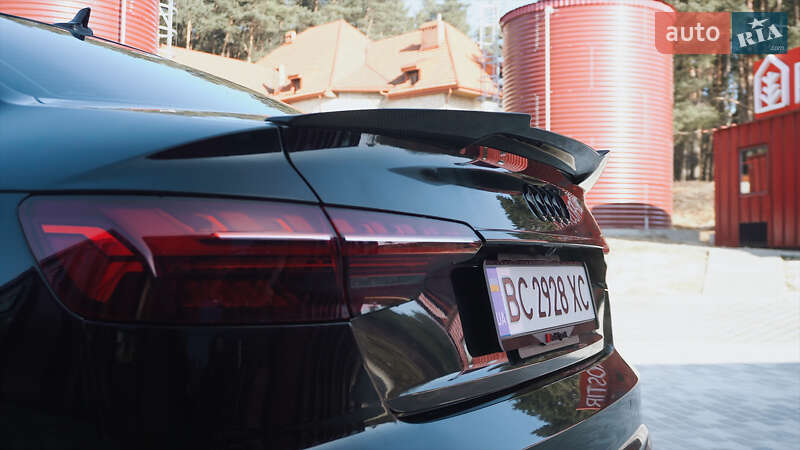 Седан Audi A4 2021 в Львове