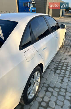 Седан Audi A4 2010 в Николаеве