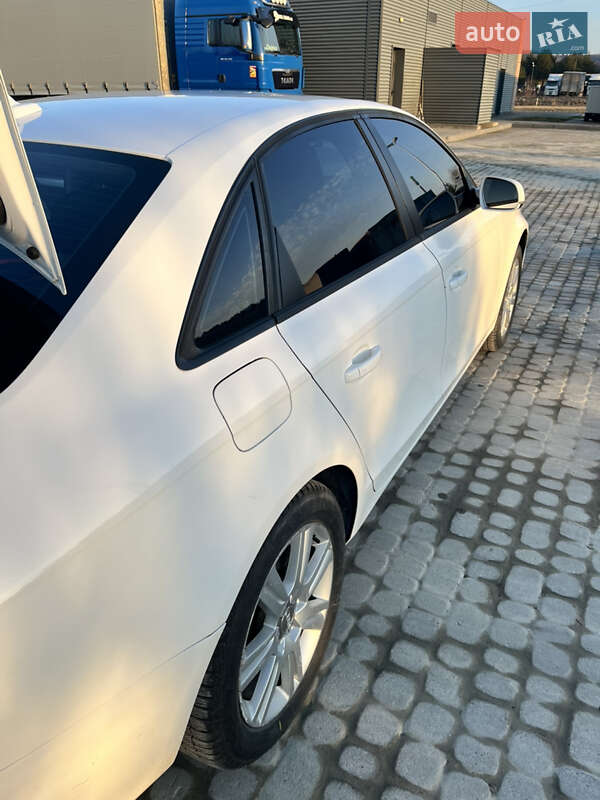 Седан Audi A4 2010 в Николаеве