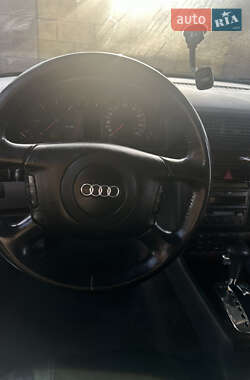 Седан Audi A4 2000 в Радивилове