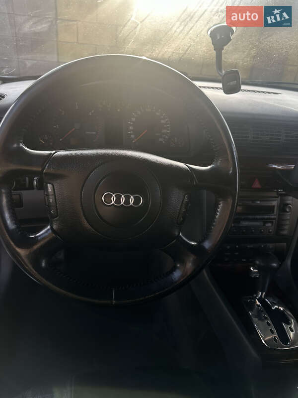 Седан Audi A4 2000 в Радивилове