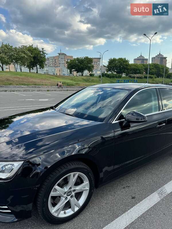 Седан Audi A4 2016 в Львові