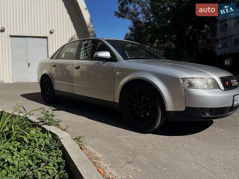 Седан Audi A4 2002 в Краснограде