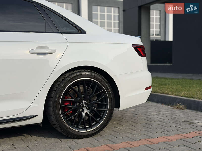 Седан Audi A4 2017 в Мукачево