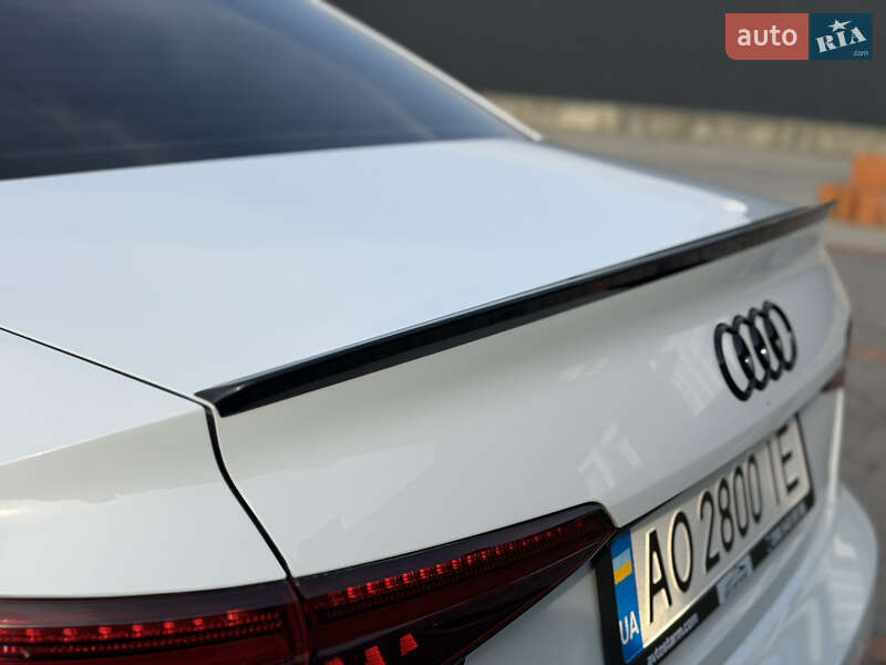 Седан Audi A4 2017 в Мукачево