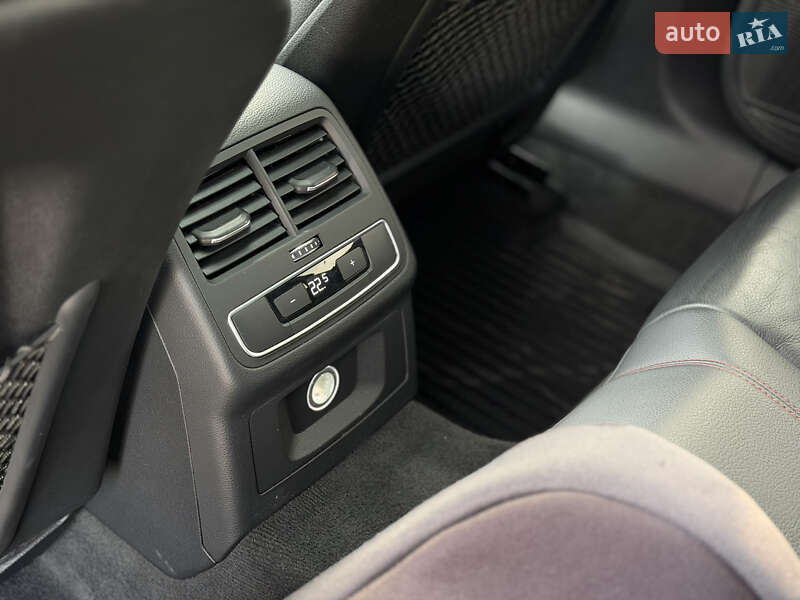 Седан Audi A4 2017 в Мукачево