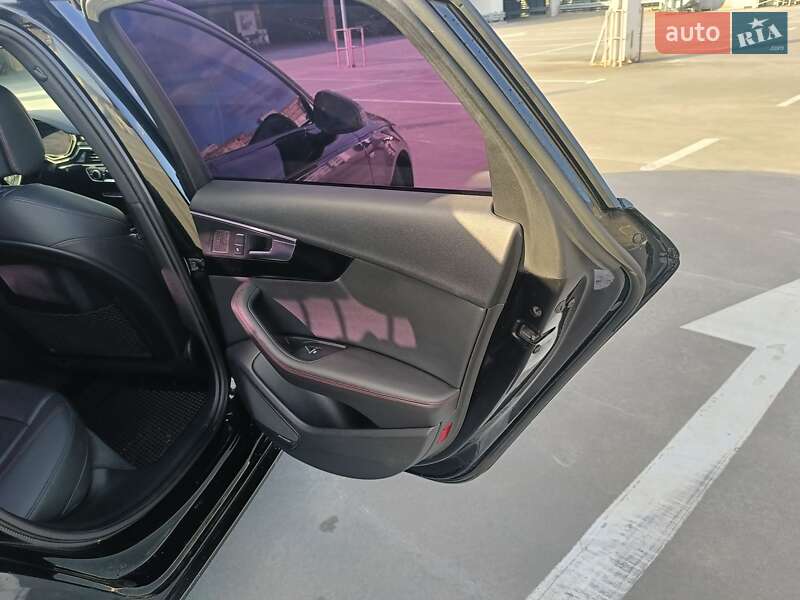 Седан Audi A4 2017 в Киеве