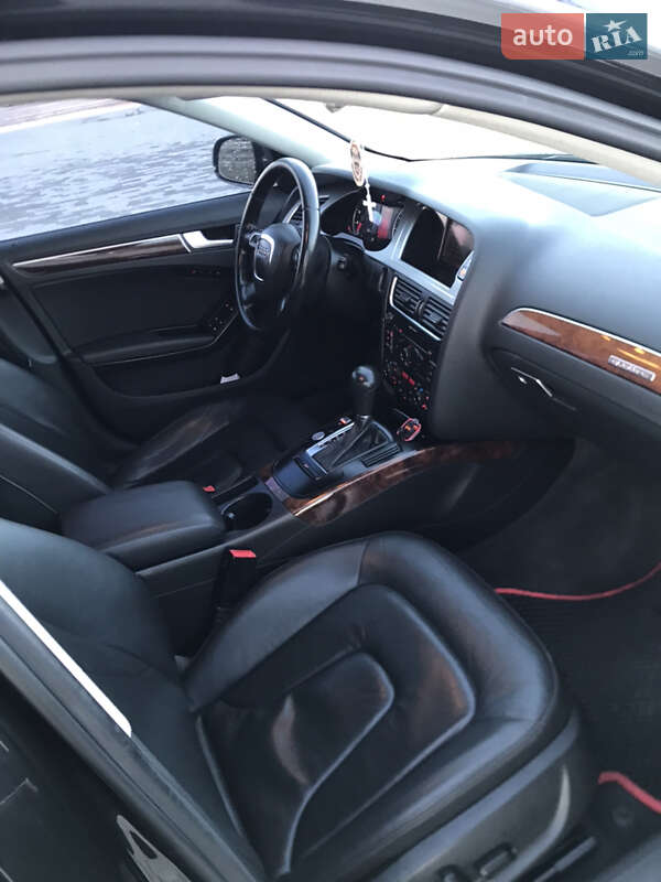 Седан Audi A4 2011 в Львові
