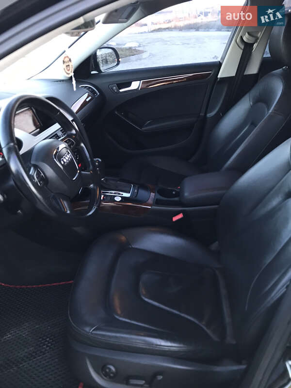 Седан Audi A4 2011 в Львові