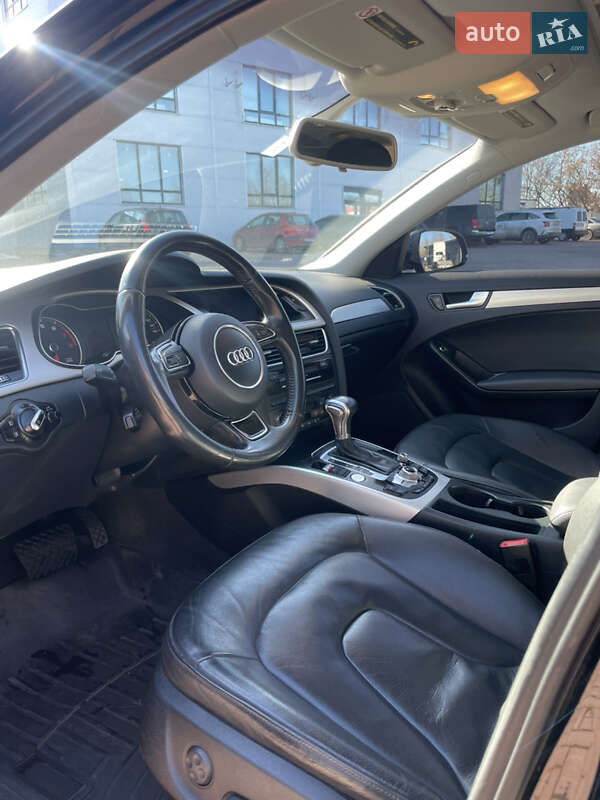 Седан Audi A4 2015 в Рівному