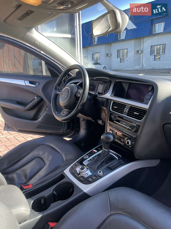 Седан Audi A4 2015 в Рівному