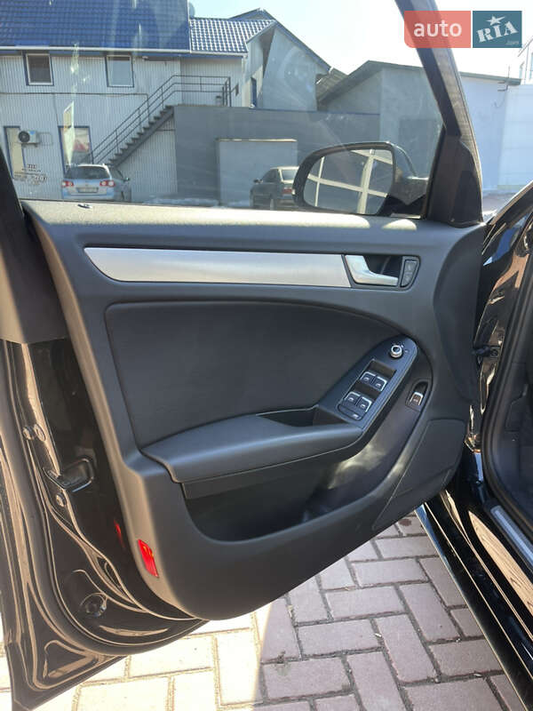 Седан Audi A4 2015 в Рівному