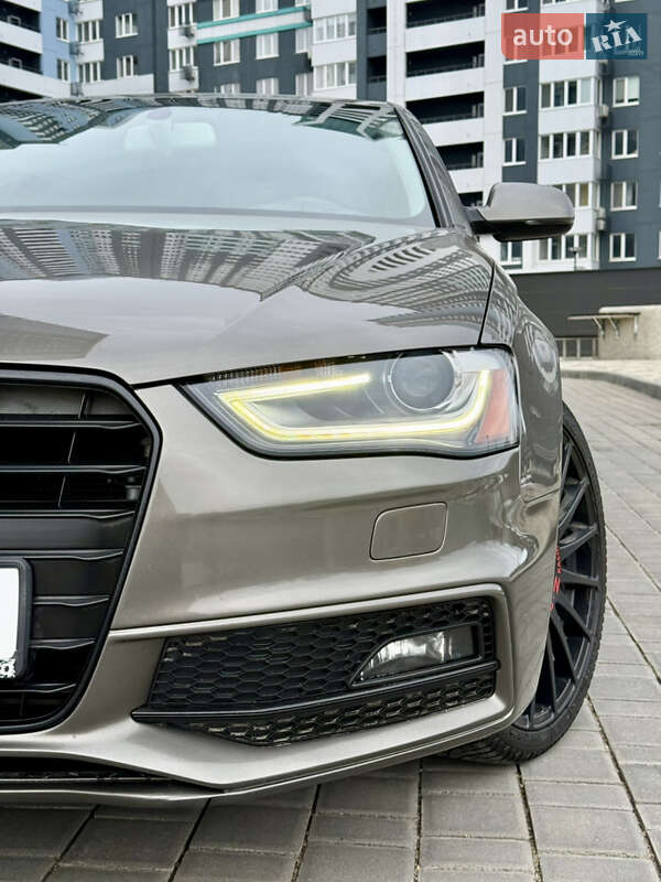 Седан Audi A4 2014 в Одесі
