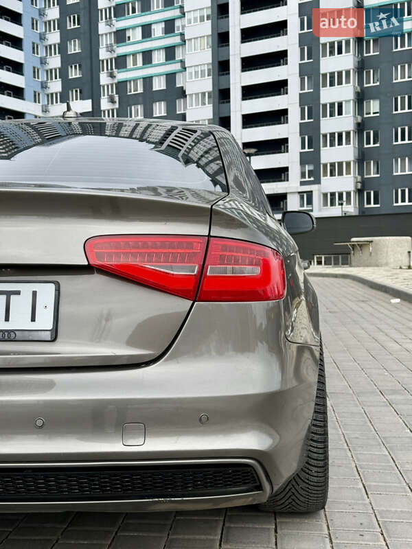 Седан Audi A4 2014 в Одесі