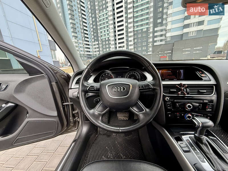 Седан Audi A4 2014 в Одесі
