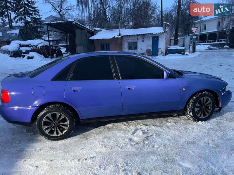 Седан Audi A4 1998 в Козелеці