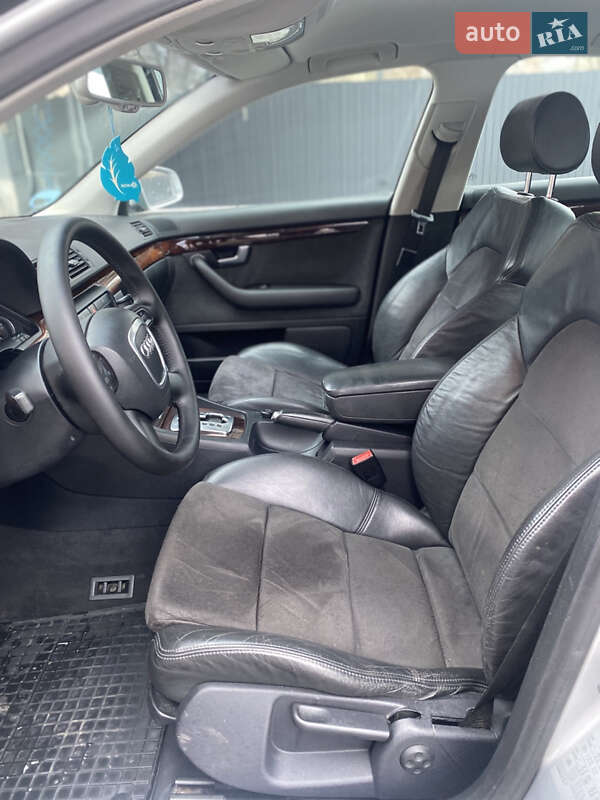 Седан Audi A4 2005 в Староконстантинове