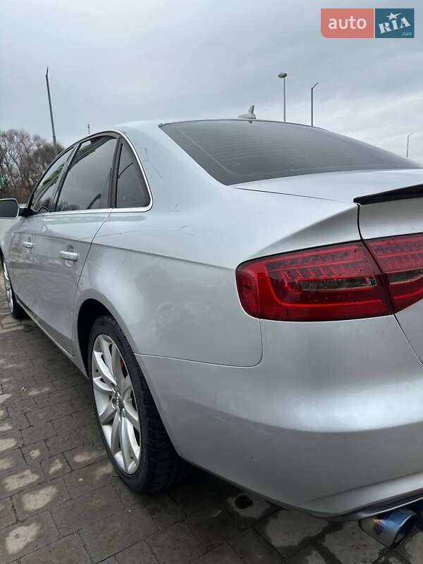 Седан Audi A4 2012 в Ивано-Франковске
