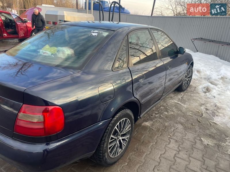 Седан Audi A4 1997 в Черновцах