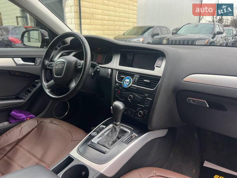 Седан Audi A4 2010 в Ивано-Франковске