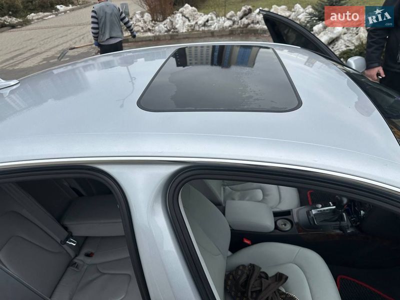 Седан Audi A4 2012 в Ивано-Франковске