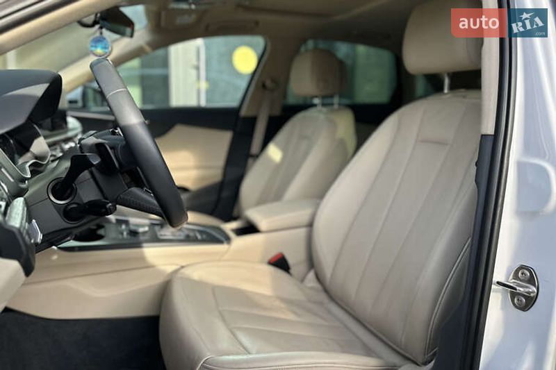 Седан Audi A4 2019 в Киеве