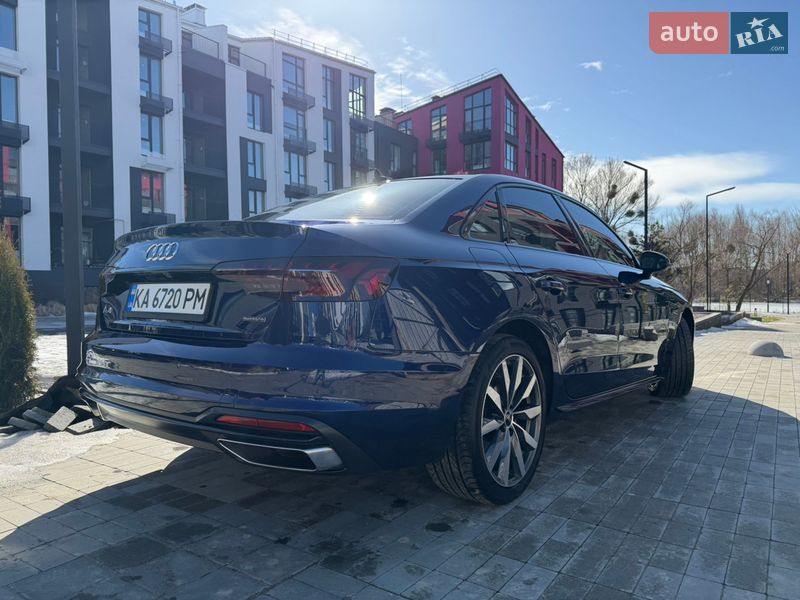 Седан Audi A4 2022 в Киеве