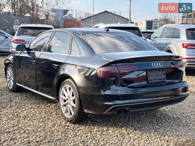 Седан Audi A4 2015 в Стрию