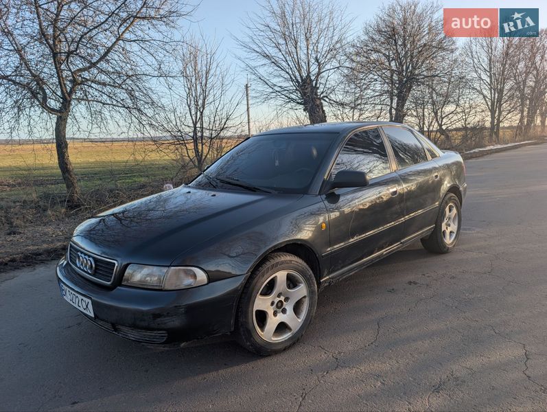 Седан Audi A4 1998 в Здолбуніві