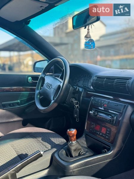 Седан Audi A4 1997 в Чернівцях