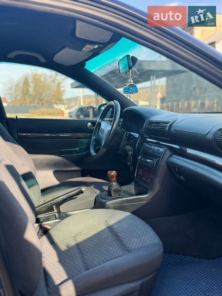 Седан Audi A4 1997 в Чернівцях