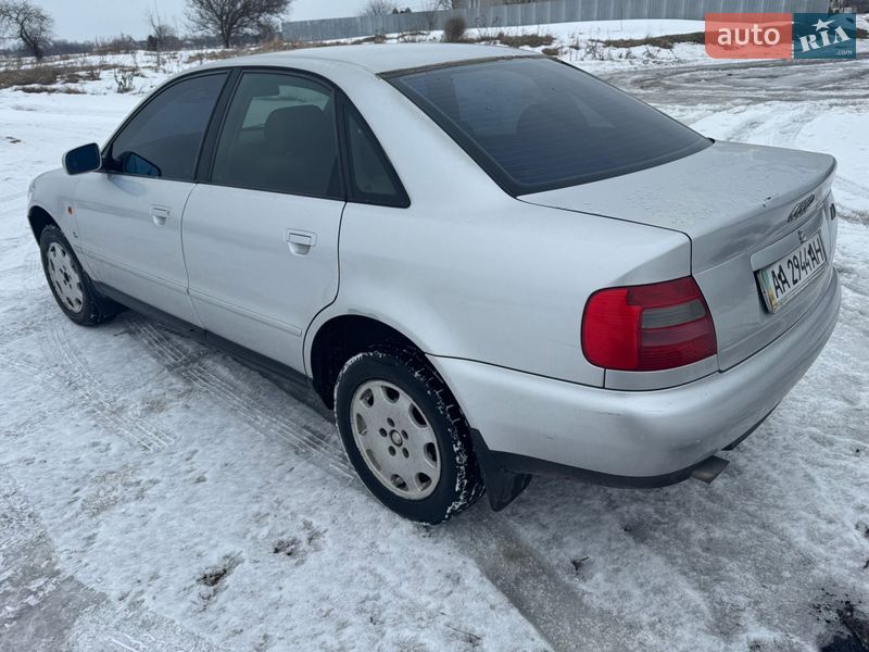 Седан Audi A4 1998 в Переяславе