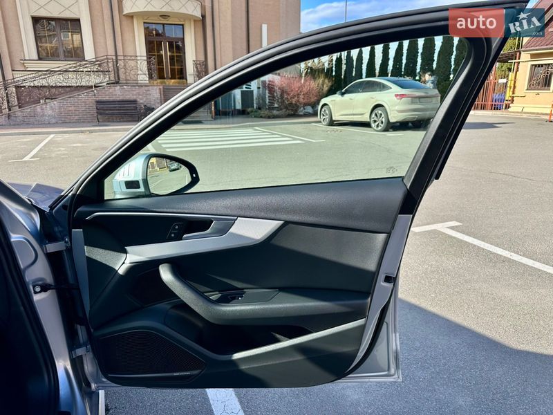 Седан Audi A4 2018 в Києві
