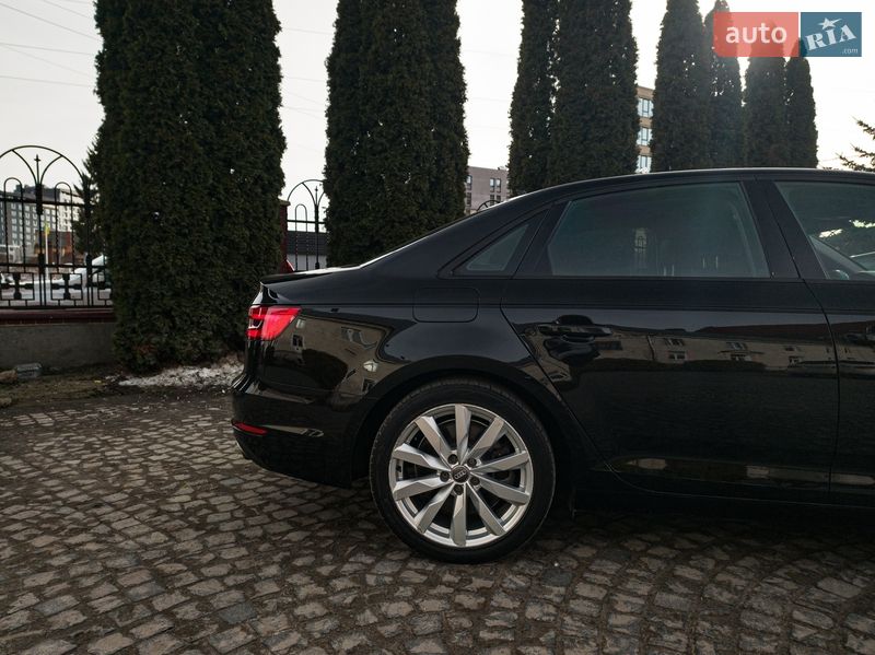 Седан Audi A4 2015 в Львове