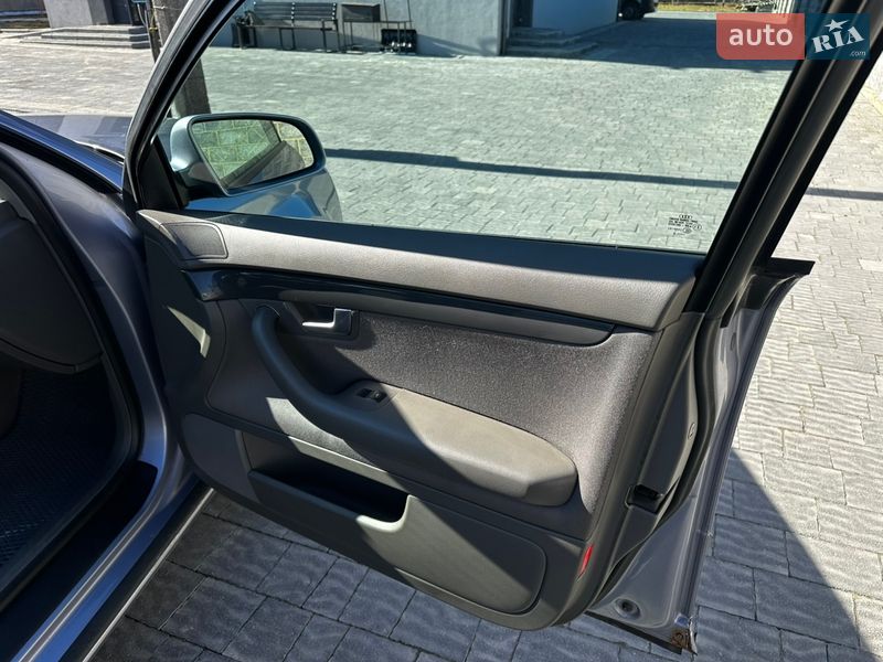 Седан Audi A4 2004 в Надворной