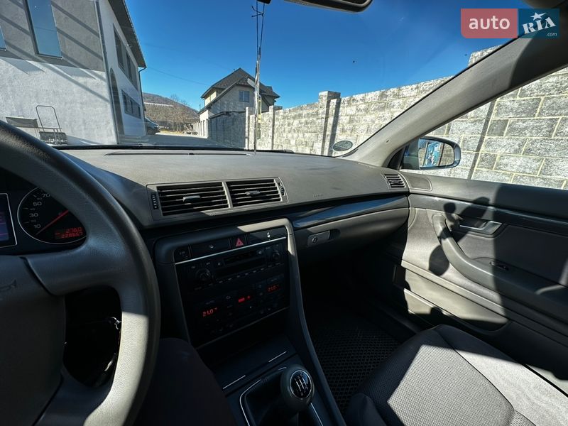 Седан Audi A4 2004 в Надворной