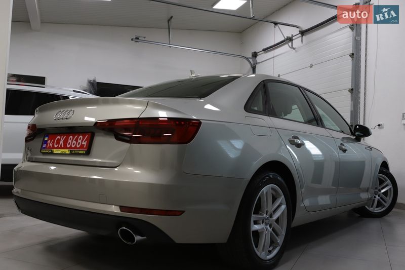 Седан Audi A4 2017 в Дрогобыче