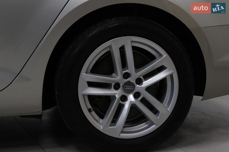 Седан Audi A4 2017 в Дрогобыче